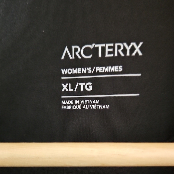 Arc'teryx Black Half-Zip Pullover - Picture 2 of 9